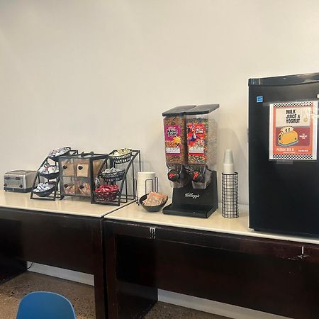 华美达纽华克/威尔明顿区酒店 紐華克 外观 照片